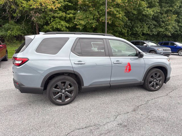 Used 2025 Honda Pilot Sport image 3
