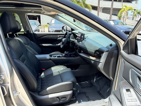 Used 2026 Nissan Rogue Platinum w/ Platinum Premium Package AWD/4WD image 18