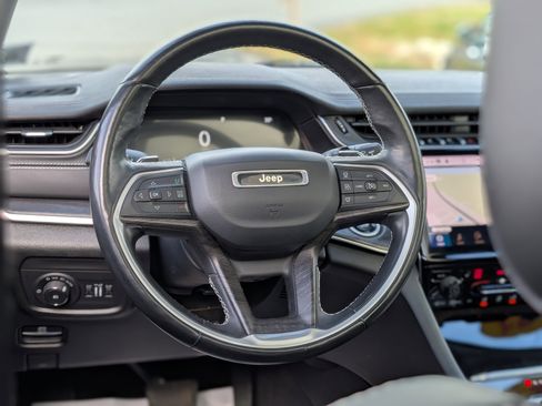 Used 2021 Jeep Grand Cherokee L Limited image 16