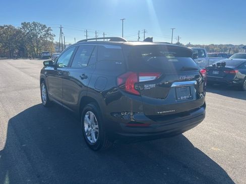 Used 2024 GMC Terrain SLE w/ Driver Convenience Package image 2