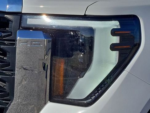 Used 2024 GMC Sierra 2500 Pro w/ Convenience Package image 8