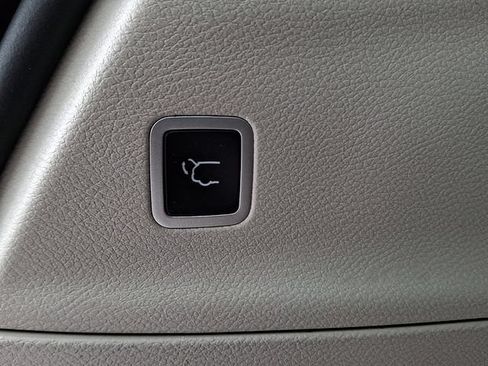 Used 2024 Chrysler Pacifica Touring-L FWD image 31
