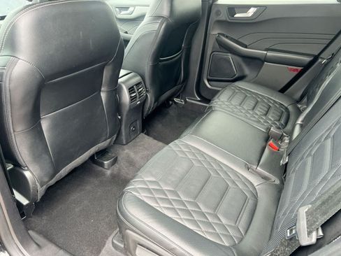 Used 2023 Ford Escape Platinum w/ Premium Technology Package AWD/4WD image 18