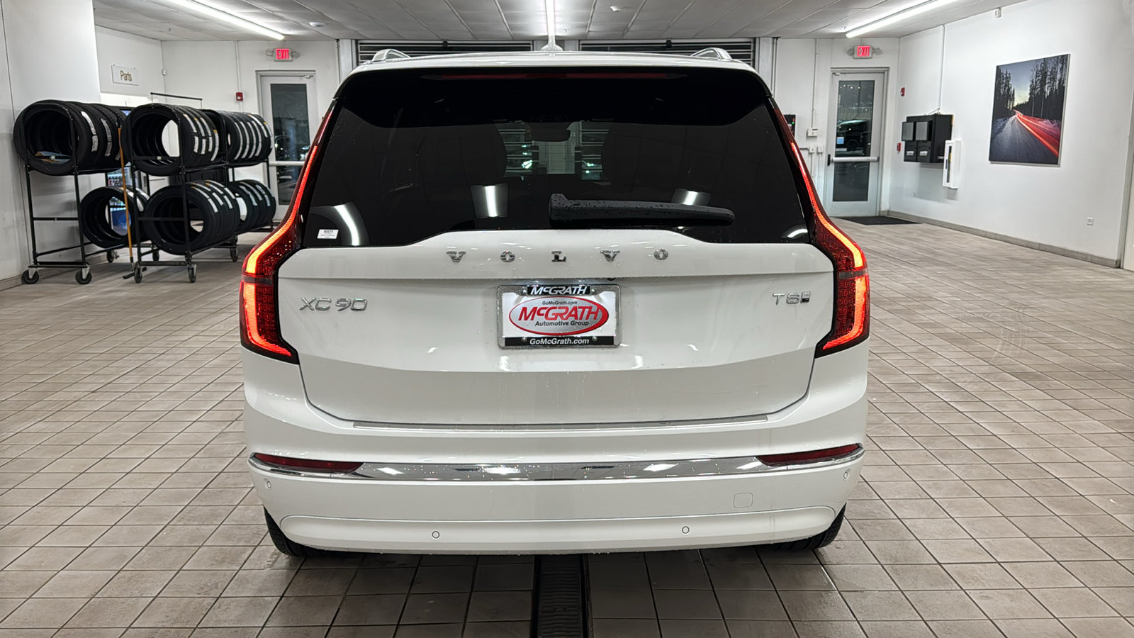 New 2026 Volvo XC90 T8 Plus w/ Protection Package Premier AWD/4WD image 6