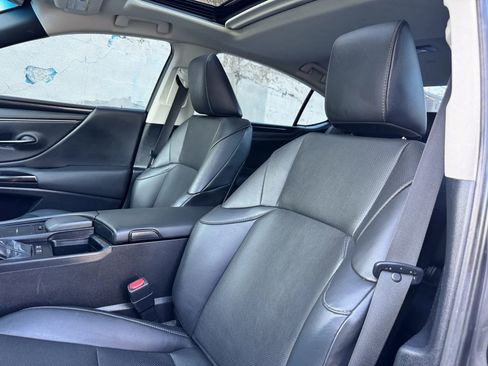 Used 2022 Lexus ES 300h w/ Accessory Package 2 image 14