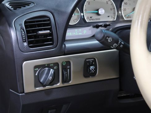 Used 2005 Ford Thunderbird image 83