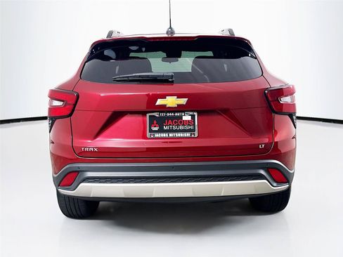 Used 2024 Chevrolet Trax LT w/ Driver Confidence Package FWD image 23