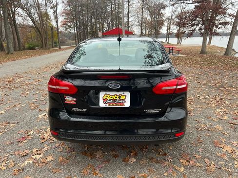 Used 2016 Ford Focus Titanium w/ Titanium Technology Package FWD image 7