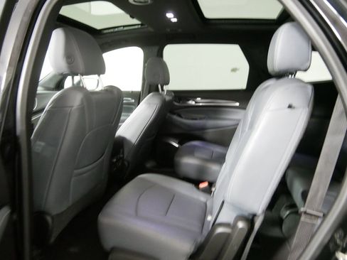 Used 2023 Buick Enclave Premium image 21