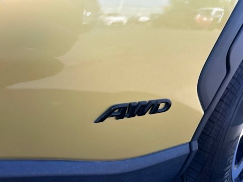 Used 2024 Toyota Corolla Cross AWD Hybrid w/ Moonroof Package image 11