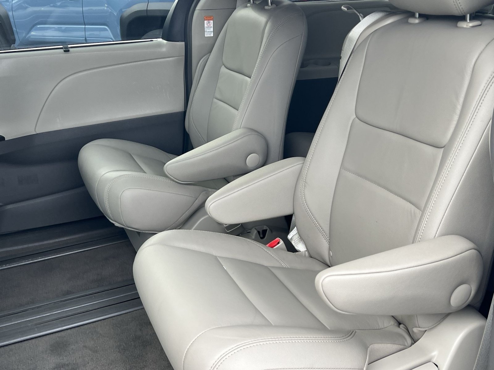 Used 2017 Toyota Sienna XLE w/ XLE Navigation Package FWD image 24