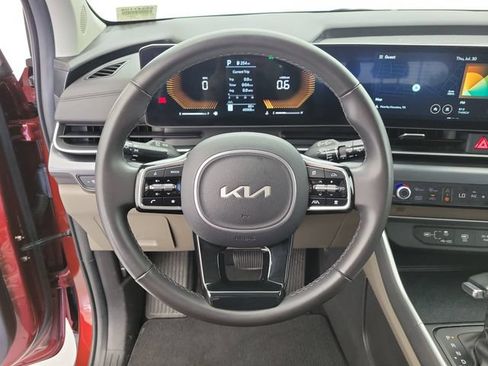 Used 2025 Kia Carnival FWD image 20