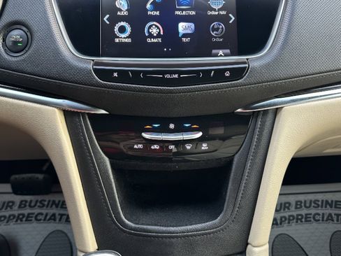 Used 2018 Cadillac XT5 FWD image 16