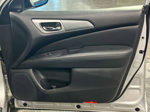 Used 2017 Nissan Pathfinder SL w/ SL Tech Package image 41