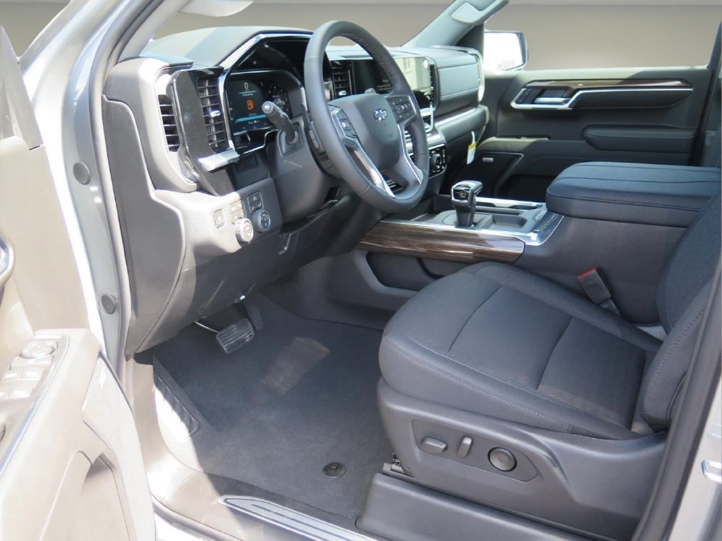 New 2026 Chevrolet Silverado 1500 RST w/ Redline Edition AWD/4WD image 10