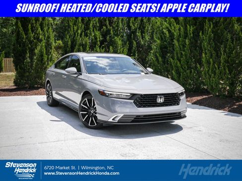 Used 2025 Honda Accord Touring image 1