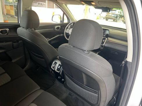 Used 2022 Kia Sorento LX FWD image 15