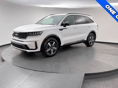 Used 2022 Kia Sorento S FWD image 2