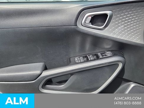 Used 2025 Kia Soul LX w/ LX Technology Package FWD image 31
