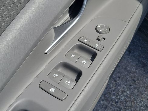 Used 2025 Hyundai Elantra SE FWD image 18
