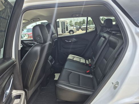 Used 2024 GMC Terrain SLT FWD image 11