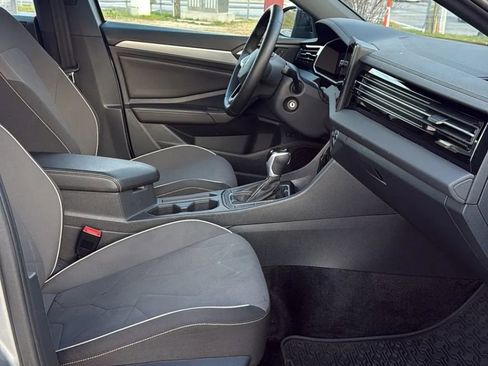 Used 2025 Volkswagen Jetta Sport image 14