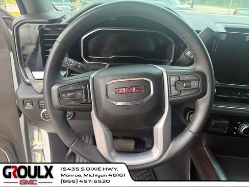 Used 2025 GMC Sierra 2500 SLT w/ SLT Premium Package AWD/4WD image 15