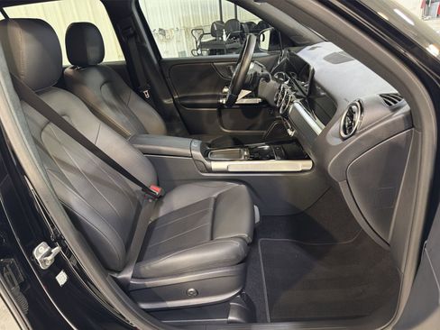 Used 2025 Mercedes-Benz GLB 250 image 27