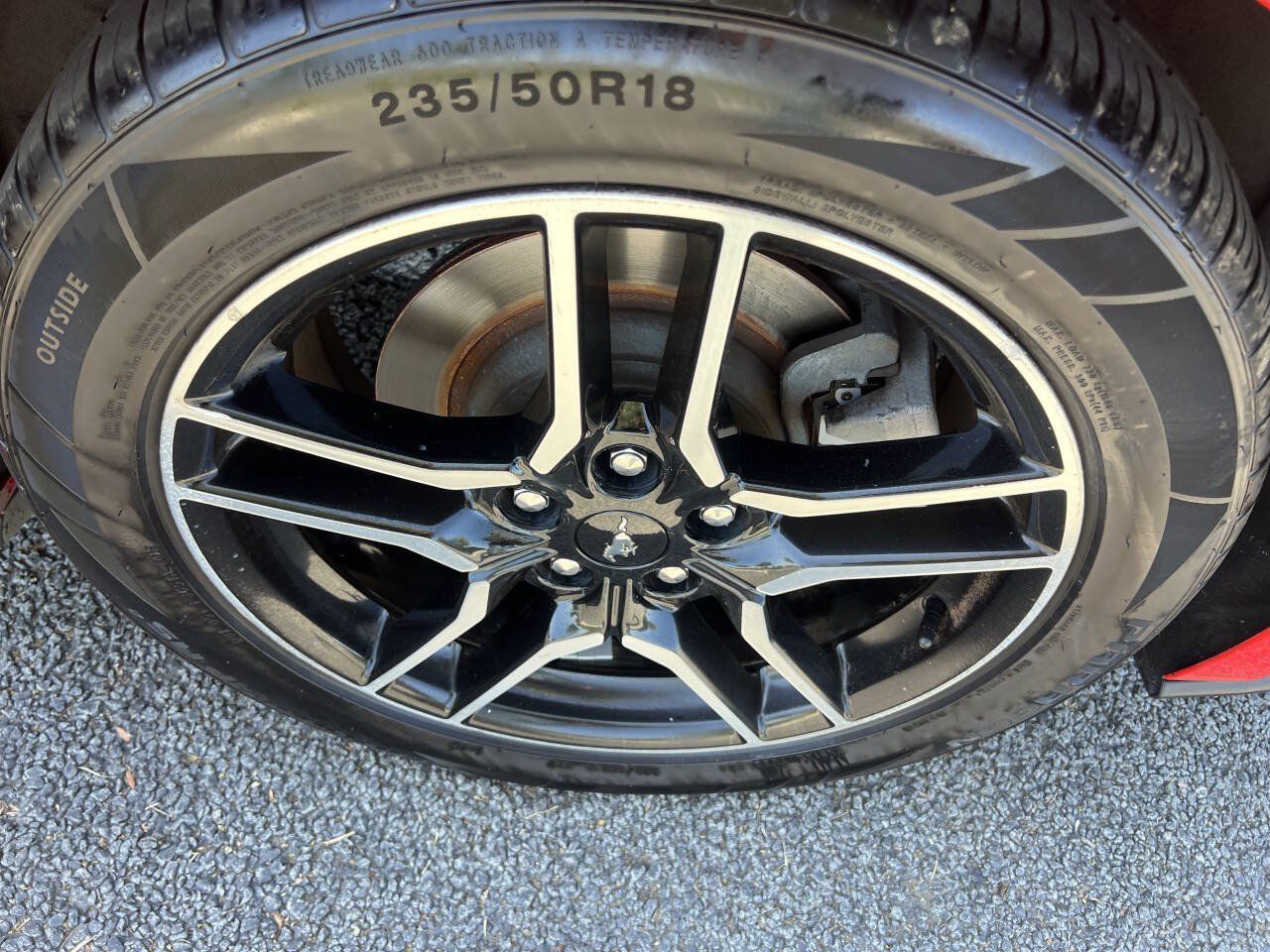Used 2018 Ford Mustang Premium RWD image 5