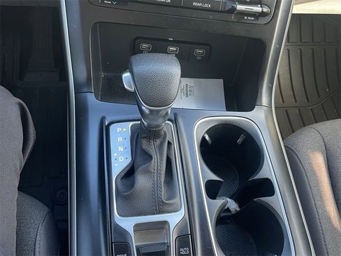 Used 2023 Kia Carnival LX image 12