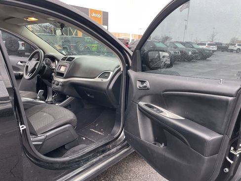 Used 2015 Dodge Journey SXT w/ Flexible Seating Group image 37