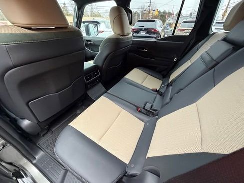 Used 2025 Lexus GX 550 image 31