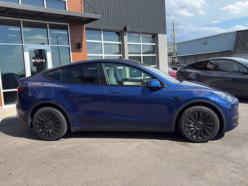 Used 2022 Tesla Model Y Long Range AWD/4WD image 9