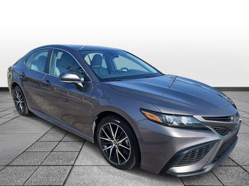 Used 2024 Toyota Camry SE AWD/4WD image 3