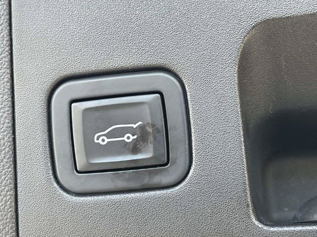 Used 2017 Cadillac XT5 Luxury w/ Driver Awareness Package FWD image 11