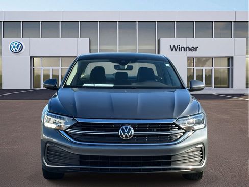 Used 2024 Volkswagen Jetta SE w/ Panoramic Sunroof Package image 5