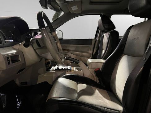 Used 2010 Jeep Grand Cherokee Limited image 24