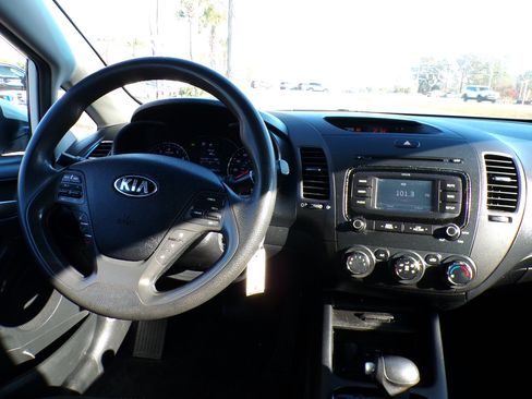 Used 2017 Kia Forte LX w/ LX Popular Package image 8