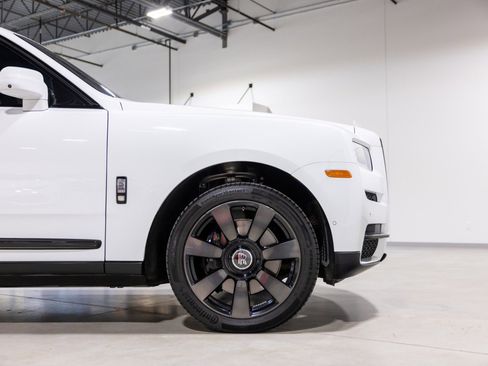 Used 2019 Rolls-Royce Cullinan image 22