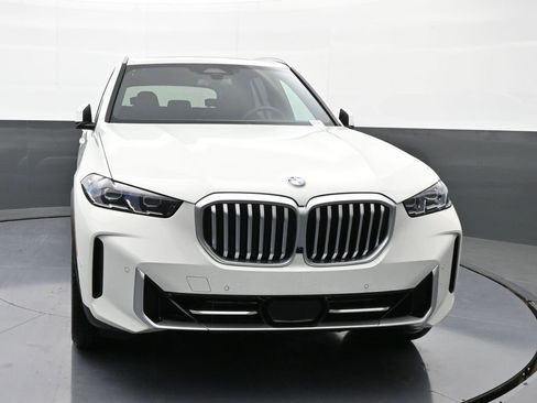 New 2025 BMW X5 xDrive40i w/ Parking Assistance Package image 2