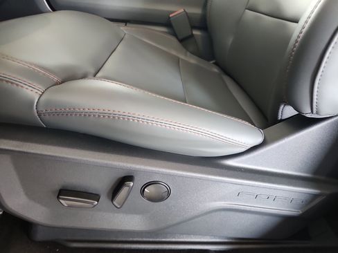 New 2025 Ford Expedition Active image 14