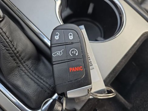 Used 2019 Jeep Grand Cherokee Limited w/ Luxury Group II RWD image 36