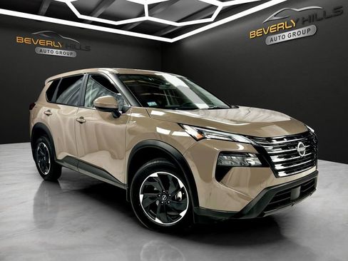 Used 2025 Nissan Rogue SV image 7