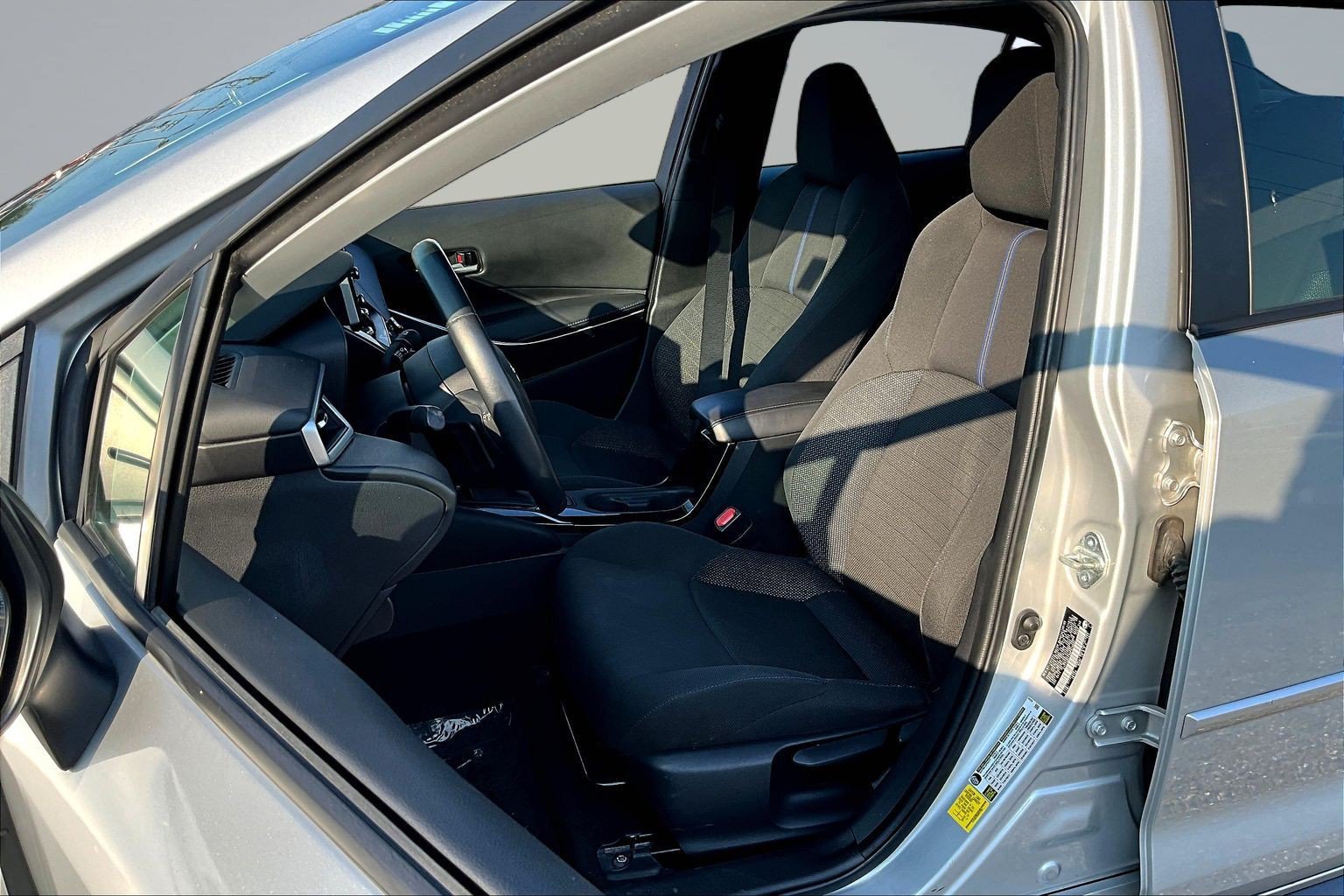 Used 2021 Toyota Corolla SE w/ SE Premium Package FWD image 18