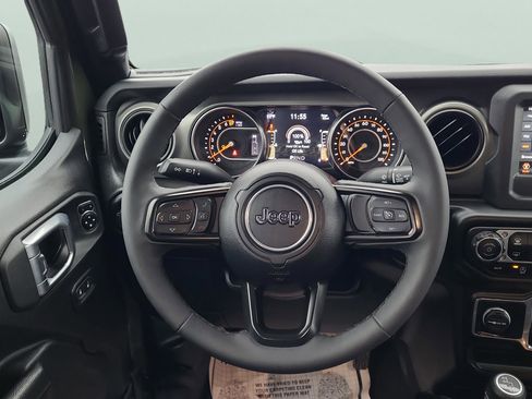 Used 2023 Jeep Gladiator Willys image 10