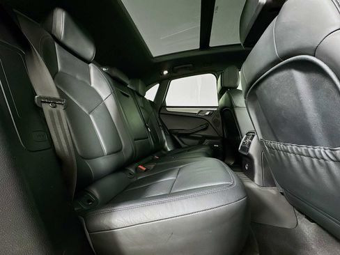 Certified 2021 Porsche Macan S image 28