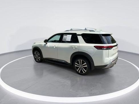 Used 2023 Nissan Pathfinder Platinum AWD/4WD image 6