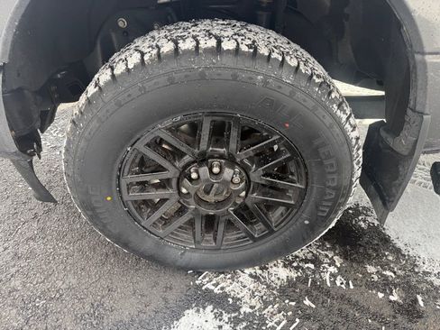 Used 2022 Ford F250 Lariat w/ Black Appearance Package image 10