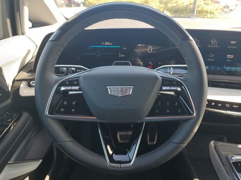 New 2025 Cadillac Optiq Luxury 2 image 10
