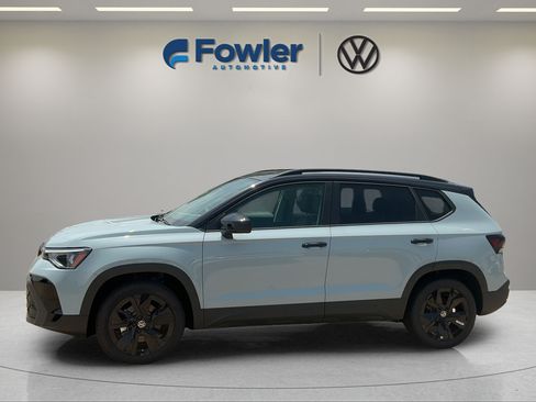 New 2026 Volkswagen Taos SE FWD image 4